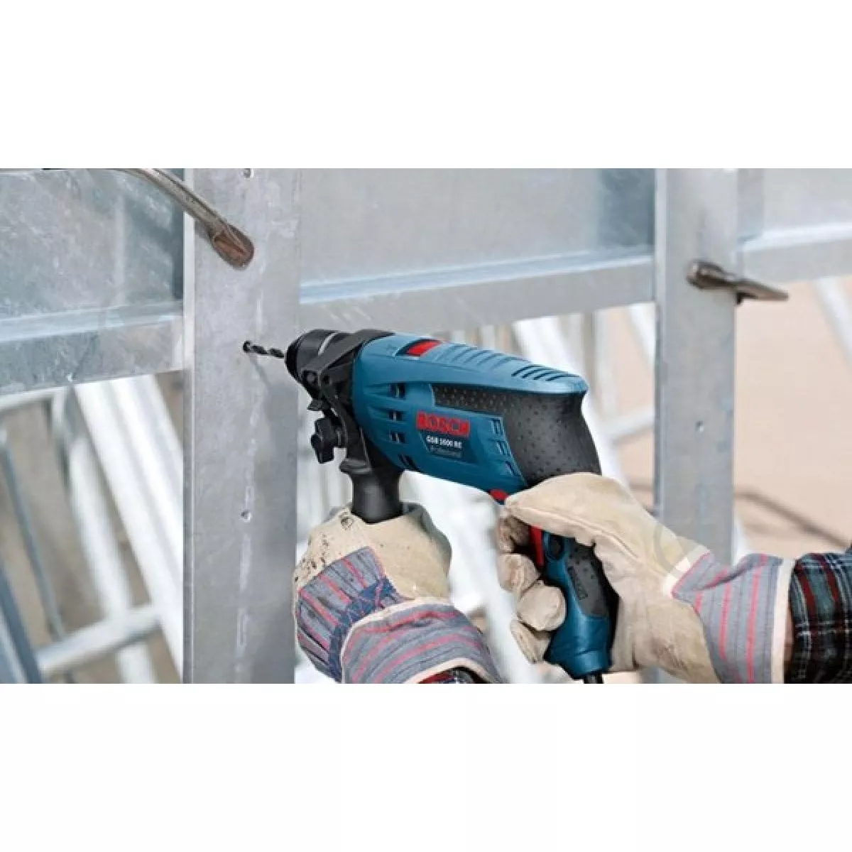 Дрель ударная BOSCH GSB 16 RE Professional в чем. (750 Вт, патрон БЗП, 1 скор.)